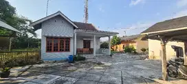 DIKONTRAKKAN RUMAH DAN HALAMAN BISA UNTUK KANTOR DAN GUDANG