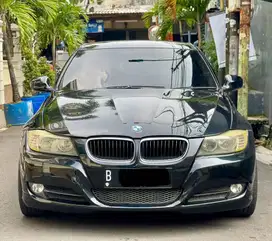 BMW 320i 2010 E90 Hitam Matic AT