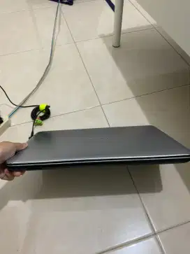 Di cari laptop rusak-bekas