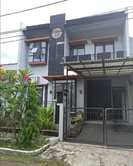 Dijual Rumah Cluster Griya Loka Bsd Tangerang