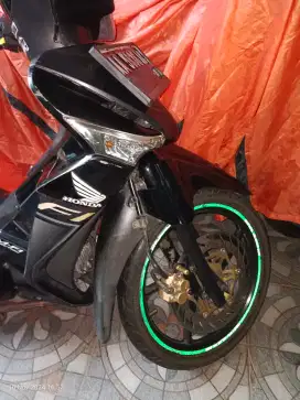 Honda Supra x 125 pgm fi injek tahun 2008 surat² lengkap mesin halus