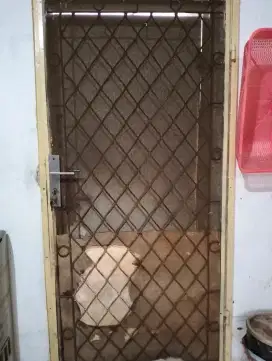 Pintu besi kawat nyamuk