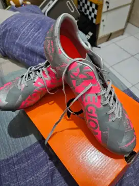 Sepatu bola Ortuseight Legion V4