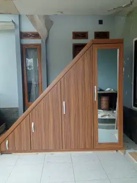 menerima jasa pembuatan Kitchen set,partisi,lemari bawah tangga dll