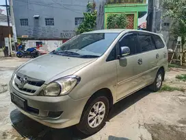 Toyota Kijang Innova V 2005 metic