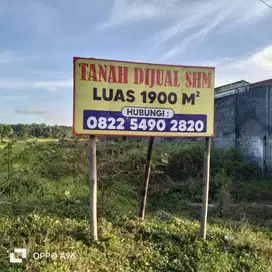 tanah pinggir jalan raya