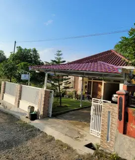 DiJual Rumah lahan Luas kondisi istimewa