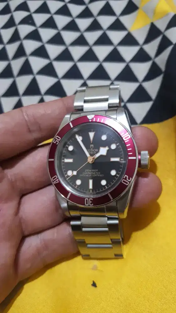 JAM TUDOR MAROON AUTOMATIC