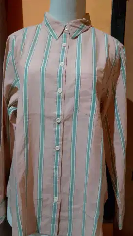 Kemeja salur warna peach