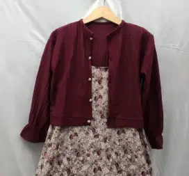 Pakaian Wanita berupa crop atau cardigan dan dress