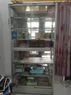 Dijual Cepat Etalase Kaca