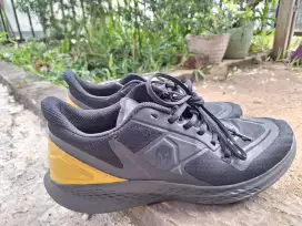 Mills Running Size 43 setara 42