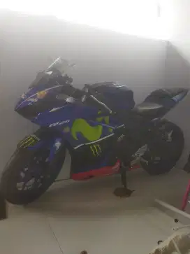 Yamaha R25 Movistar