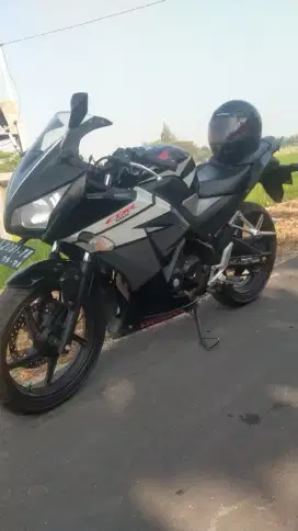 CBR 2015 ISTIMEWA km 17 ribu original