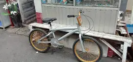 Sepeda BMX silver R20