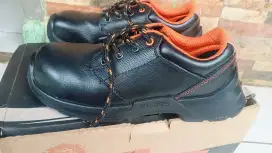 Sepatu safety king's