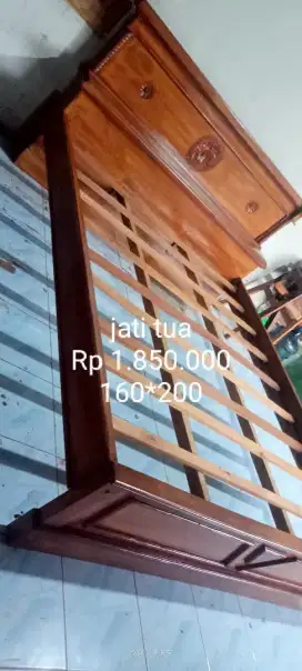 Dipan tempat tidur kayu jati antik ukir tua bekas