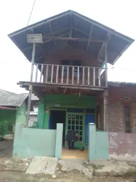 Rumah dua lantai