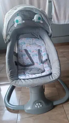 Preloved Coco latte Snuggli Baby Bouncer