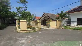 DISEWAKAN RUMAH DI KEBON JERUK