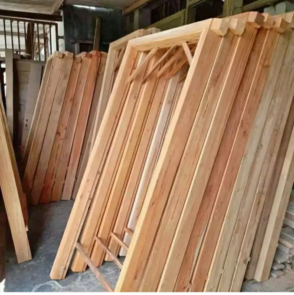 Kusen kayu jati dan mahoni