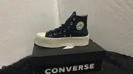 Chuck Taylor All Star Modern Lift Platform Canvas
Color
Hitam Size 36