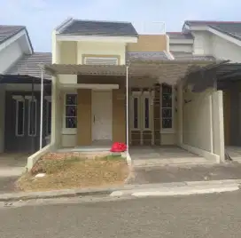 Rumah  siap huni dekat akses tol Legenda Wisata Cibubur