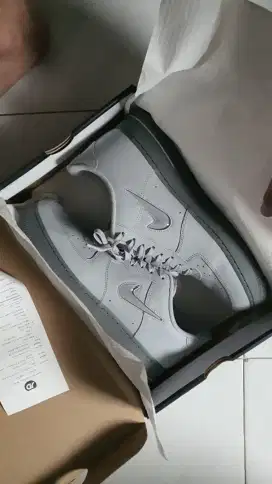 NIKE AIR FORCE 1