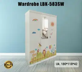 Lemari besi 3 pintu