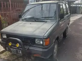 LANGKA Toyota Kijang 1990 Bensin