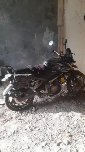 Kawasaki bajaj 200 ns  2014 mesin sehat tt matik