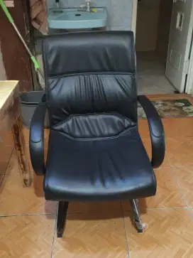Kursi manajer ada 5biji