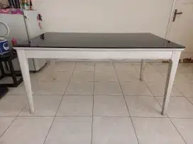 Meja makan ,,kaca barang masih bagus ,,bisa nego