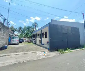 V1 Dijual Rumah Usaha dengan Tanah Luas di Wagir Malang