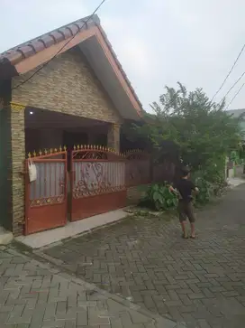 Dijual rumah hook siap huni di Perumahan Sari Bumi Indah, Karawaci.