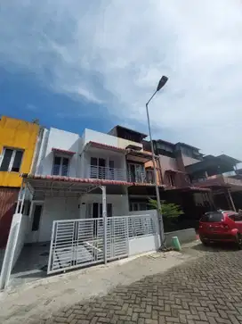 Rumah Murah 2,5 Lantai di Komplek J-City Karya Wisata Medan Johor