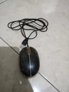 Mouse Hitam dengan Kabel
