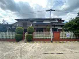 Rumah mewah & besar komplek villa bari