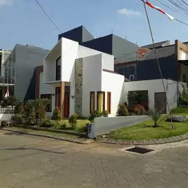 Dijual Rumah Dengan Fasilitas Club House