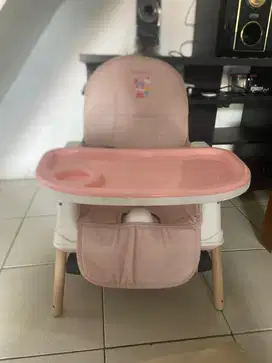 Kursi makan bayi