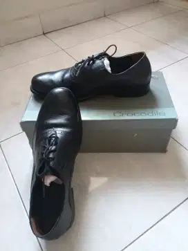 Di jual sepatu pantopel crocodile