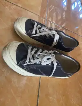 Jual sepatu ventela second