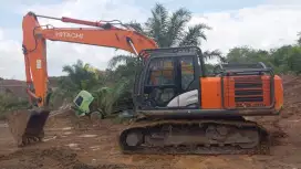 Hitachi 210F 2019 di Samarinda
Excavator