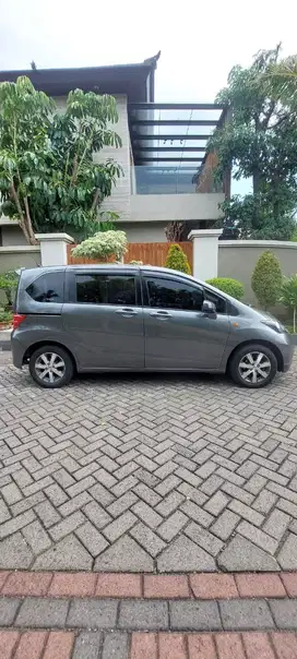 Honda Freed 2012 sangat bagus luar dalam tangan 1 nopol L