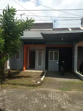 dijual rumah strategis di cluster archimedes janati park  jatinangor