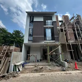 Dijual cepat murah rumah baru strategis di Lebak Bulus Jakarta Selatan