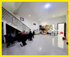 ANA RUMAH BAGUS JALAN 2 MOBIL UK 8X22.5M 2 LANTAI DI JELAMBAR