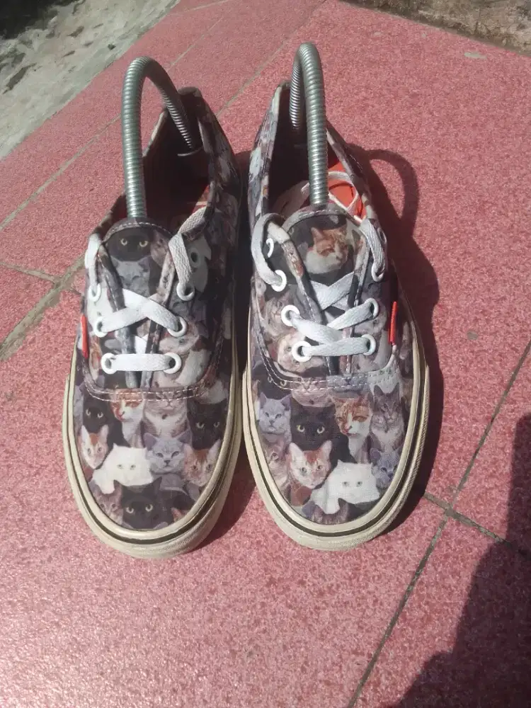 sepatu Vans motif kucing