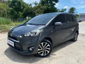 Low KM Toyota Sienta 1.5 V Bensin-MT 2016 Abu-abu LAAC