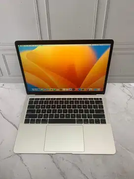 Macbook air 13” retina 2019